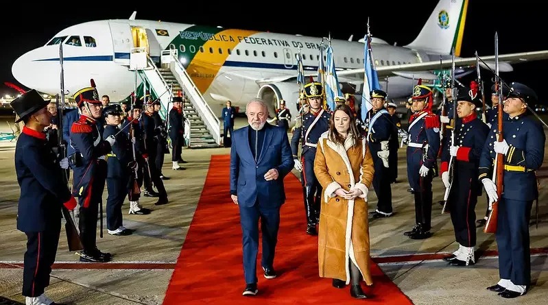 Lula dispensa hotel e se hospeda em embaixada na Argentina