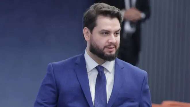 Imagem de Defesa de Filipe Martins aciona OEA e acusa Moraes de demora em decisão urgente