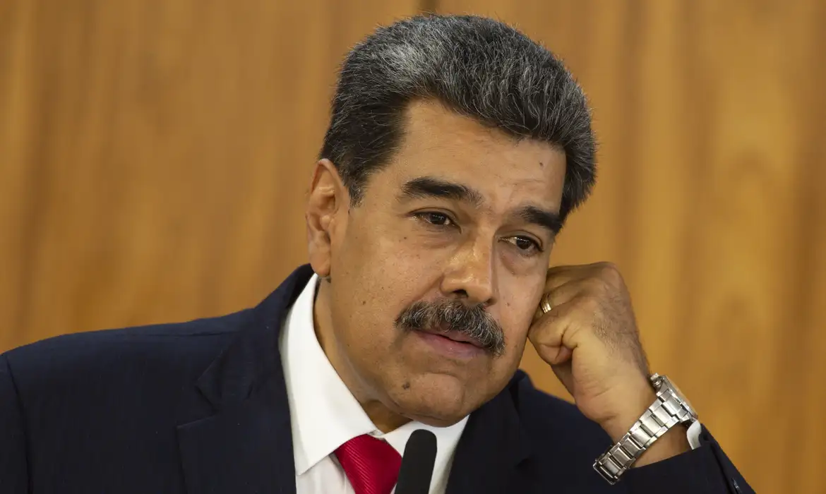 Imagem de Defesa nega plano de resgate a Maduro após denúncia de operação secreta