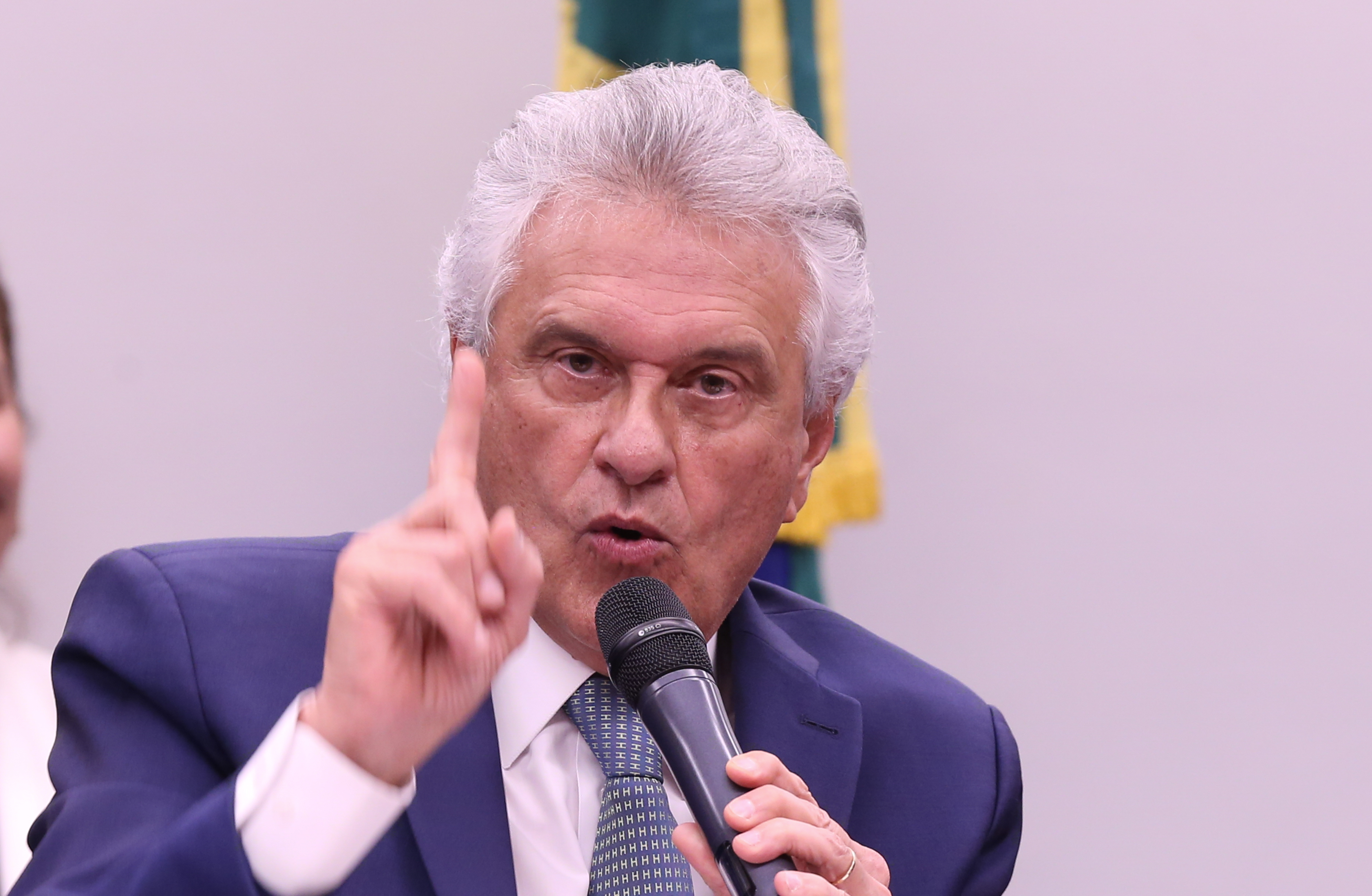 Imagem de Caiado cobra explicações de Flávio Bolsonaro sobre caso envolvendo Daniel Vorcaro