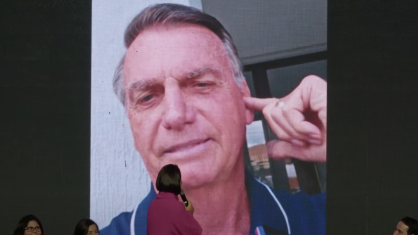 Imagem de Mesmo em repouso, Bolsonaro participa de evento do PL Mulher e reforça protagonismo político