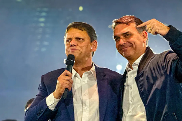 Imagem de Tarcísio chama de “estelionato eleitoral” promessa de Lula sobre passe livre no transporte público