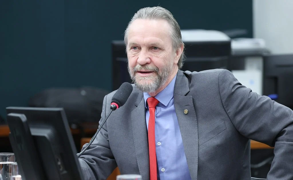 Imagem de Líder do PT na Câmara recebe alta após AVC
