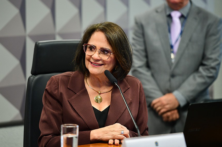 A senadora Damares Alves