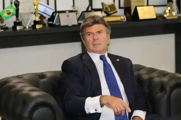 Imagem de Fux vota por anular processo contra Bolsonaro no STF e aponta cerceamento de defesa