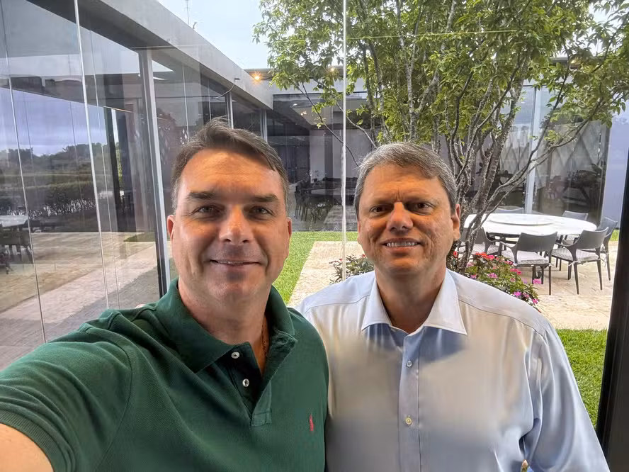 Imagem de PL mantém negociação com Republicanos para compor chapa de Flávio Bolsonaro