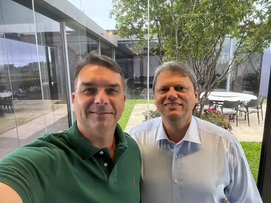 Imagem de PL mantém negociação com Republicanos para compor chapa de Flávio Bolsonaro