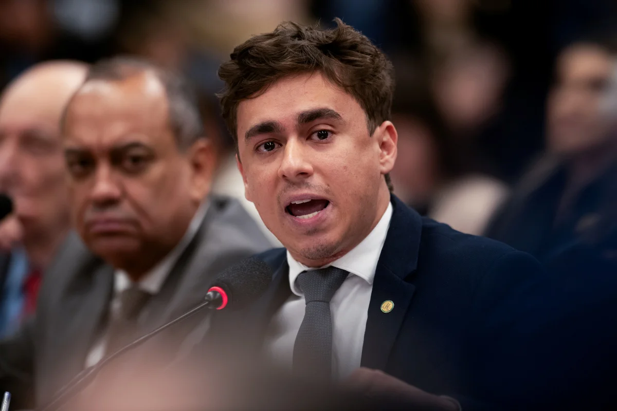 Imagem de Nikolas Ferreira apresenta PEC para derrubar decisão de Gilmar Mendes sobre impeachment de ministros do STF