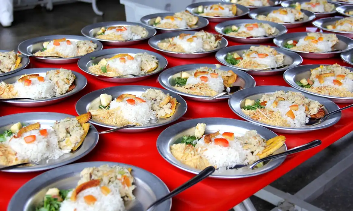 Imagem de TCU aponta R$ 28 bilhões sem fiscalização em merenda escolar