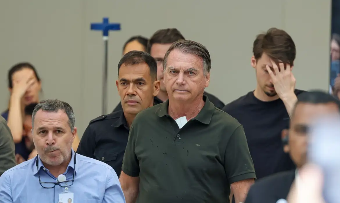 Imagem de Bolsonaro apresenta apatia e sinais neurológicos após queda em cela