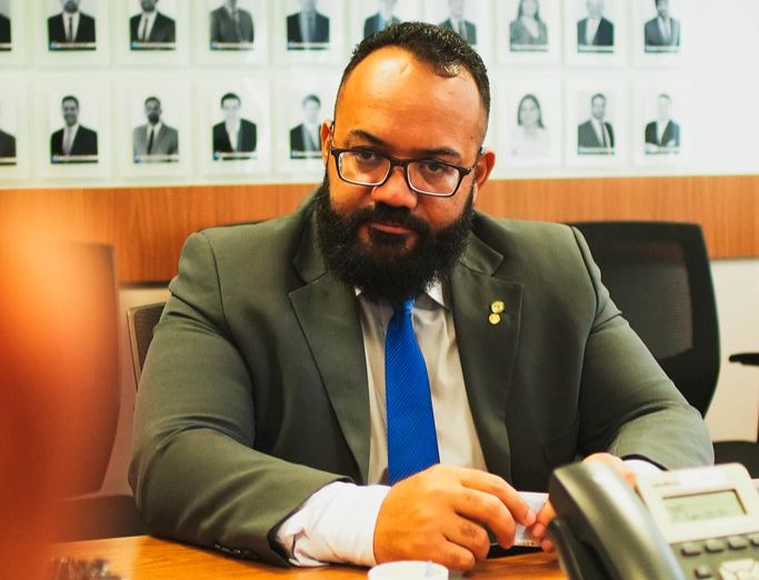 Imagem de Deputado baiano assina pedido de impeachment do ministro Alexandre de Moraes protocolado por parlamentar de Minas Gerais