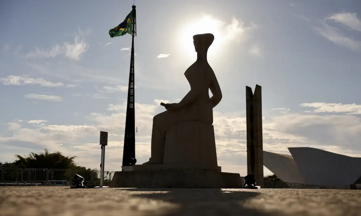 Imagem de Juízes federais pedem reajuste do teto salarial e valor pode superar R$ 70 mil