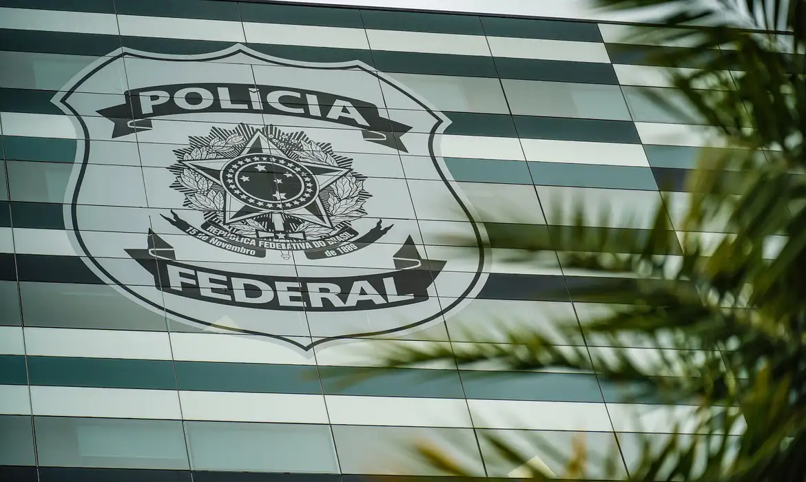 Imagem de Policiais federais aprovam estado de greve e pressionam governo Lula