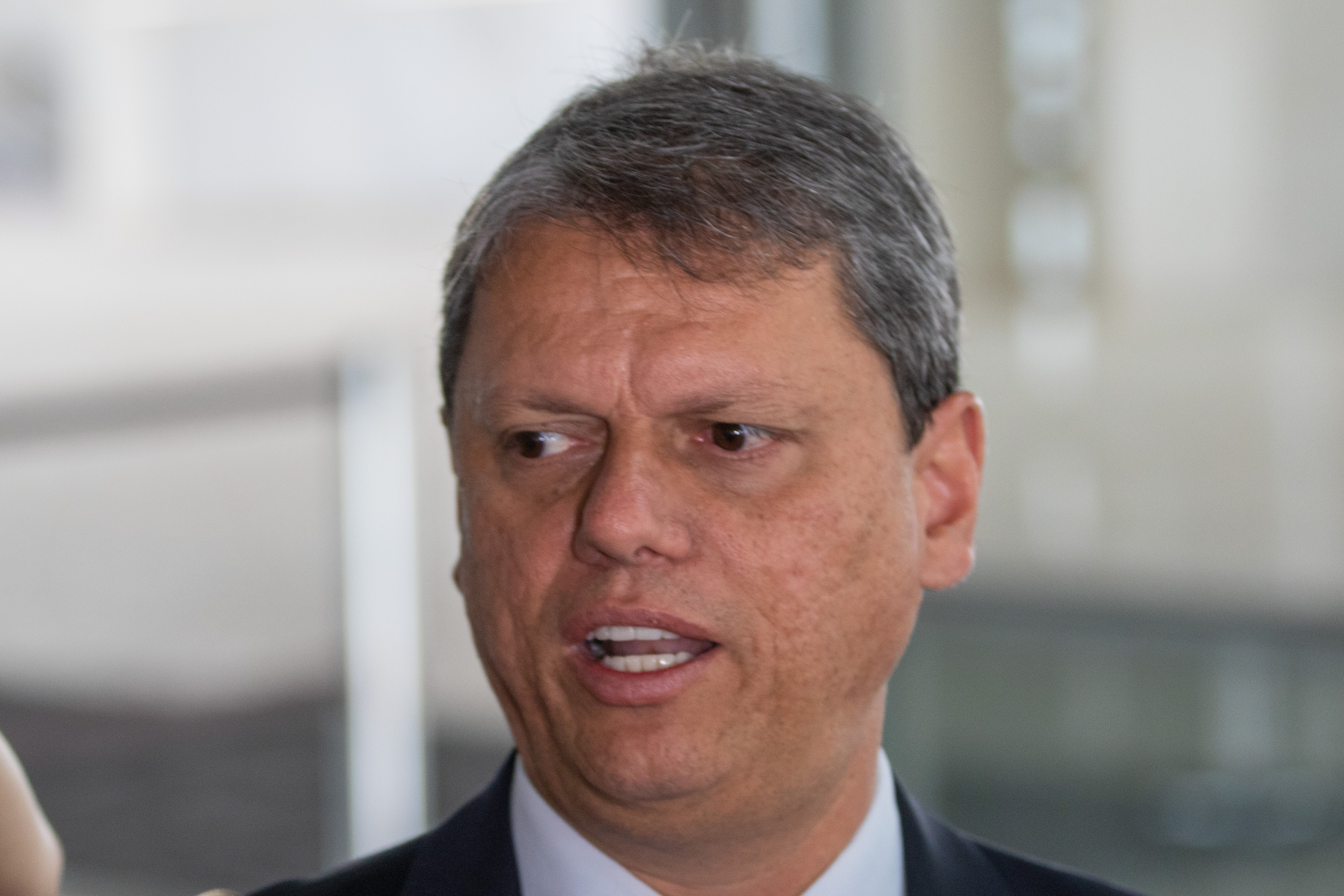 Imagem de Tarcísio de Freitas leva ao STF pedido por domiciliar a Jair Bolsonaro