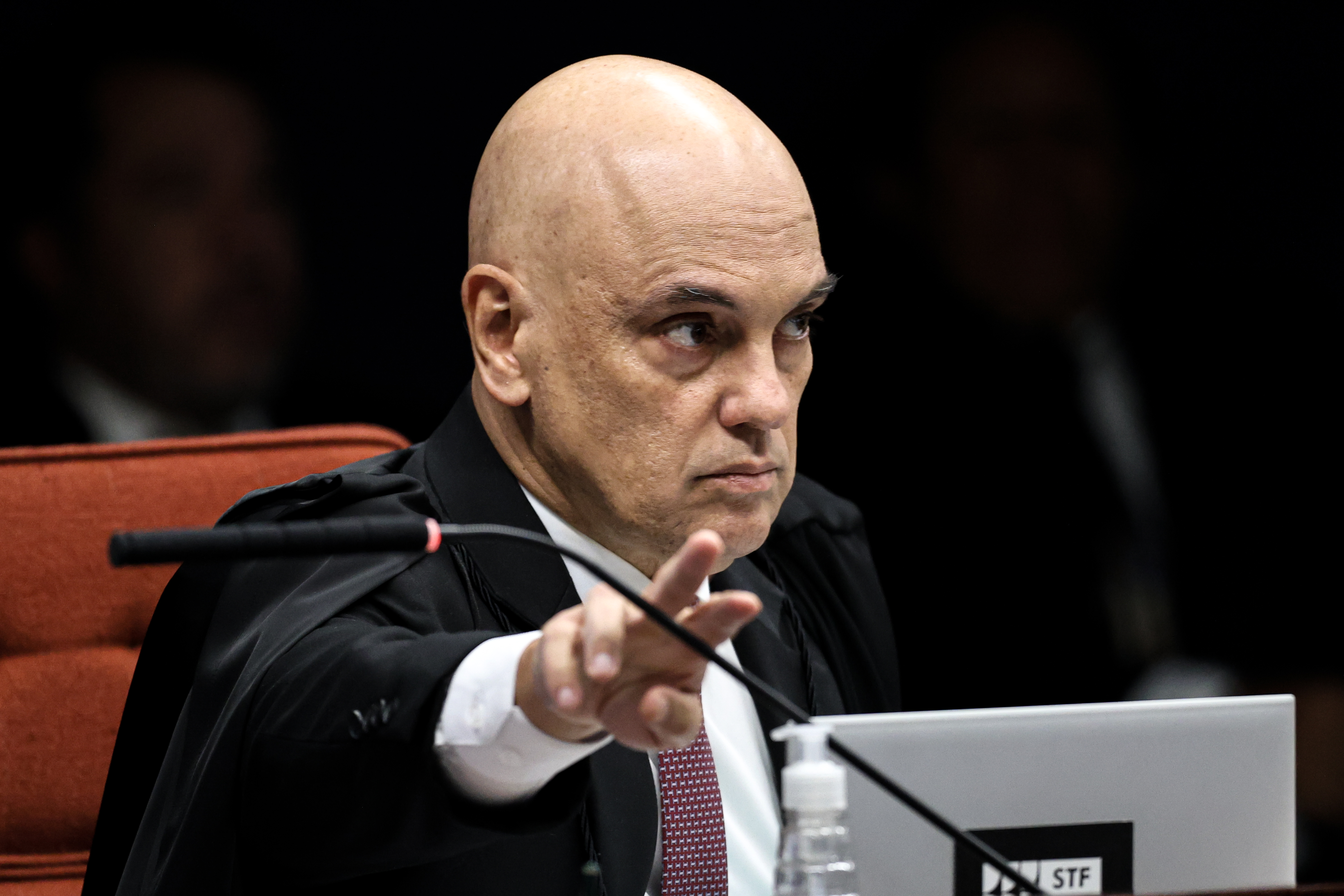 Imagem de Moraes concede liberdade provisória a mulher presa por atos de 8 de janeiro