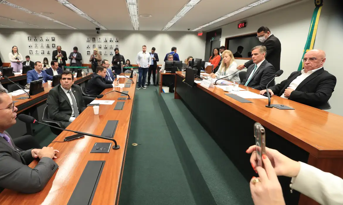 Imagem de Conselho de Ética da Câmara avalia abrir processos contra deputados de esquerda