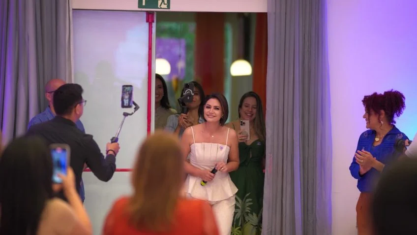 Imagem de Michelle Bolsonaro ataca governo Lula em tom firme; críticas repercutem nacionalmente