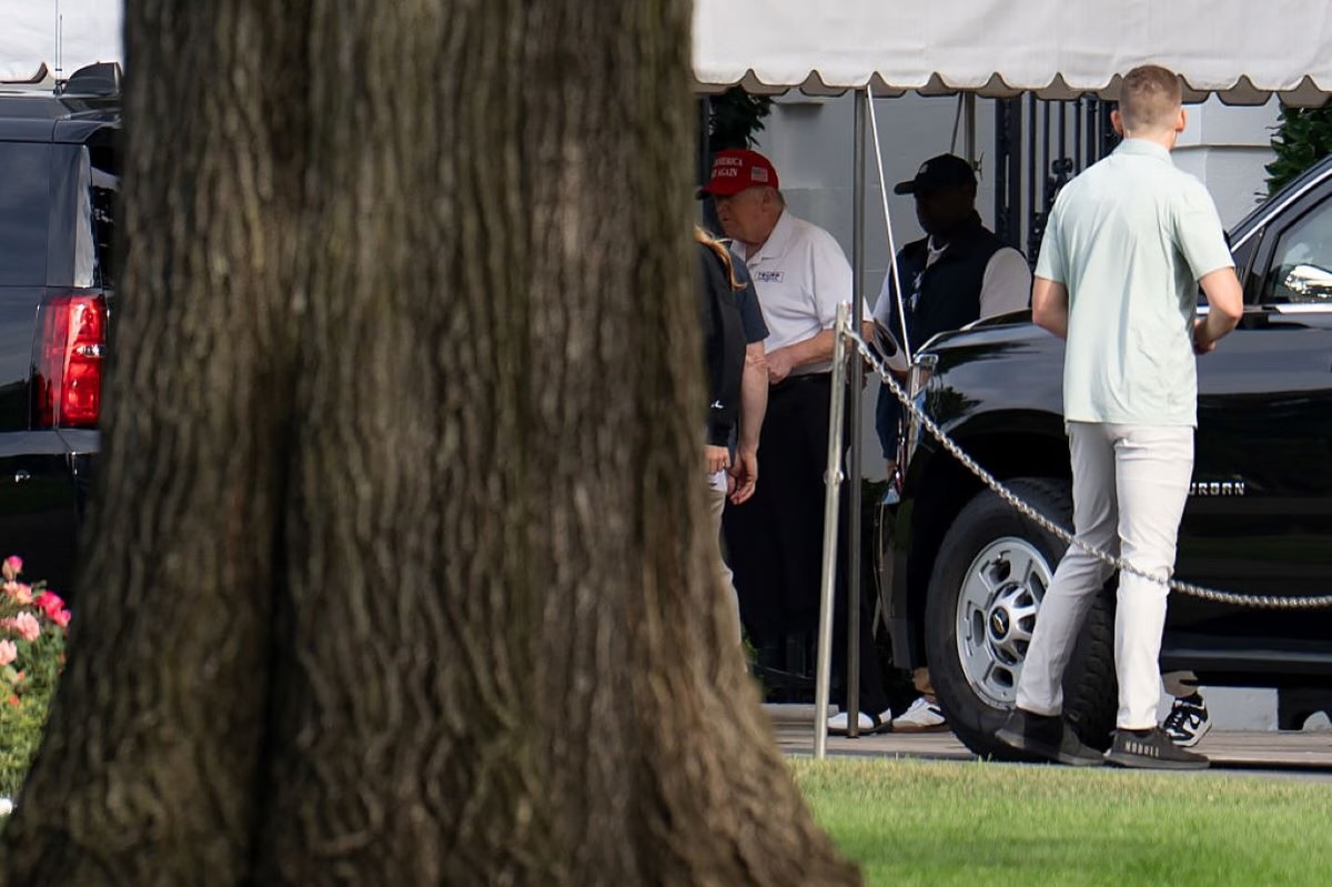 Imagem de Trump é visto jogando golfe após boatos falsos de morte viralizarem