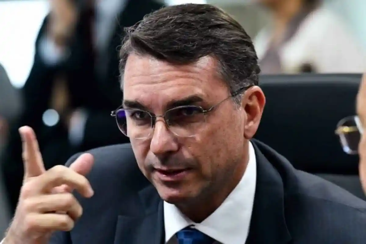 Imagem de Meta não entrega ao TSE dados sobre supostos ataques contra Flávio Bolsonaro