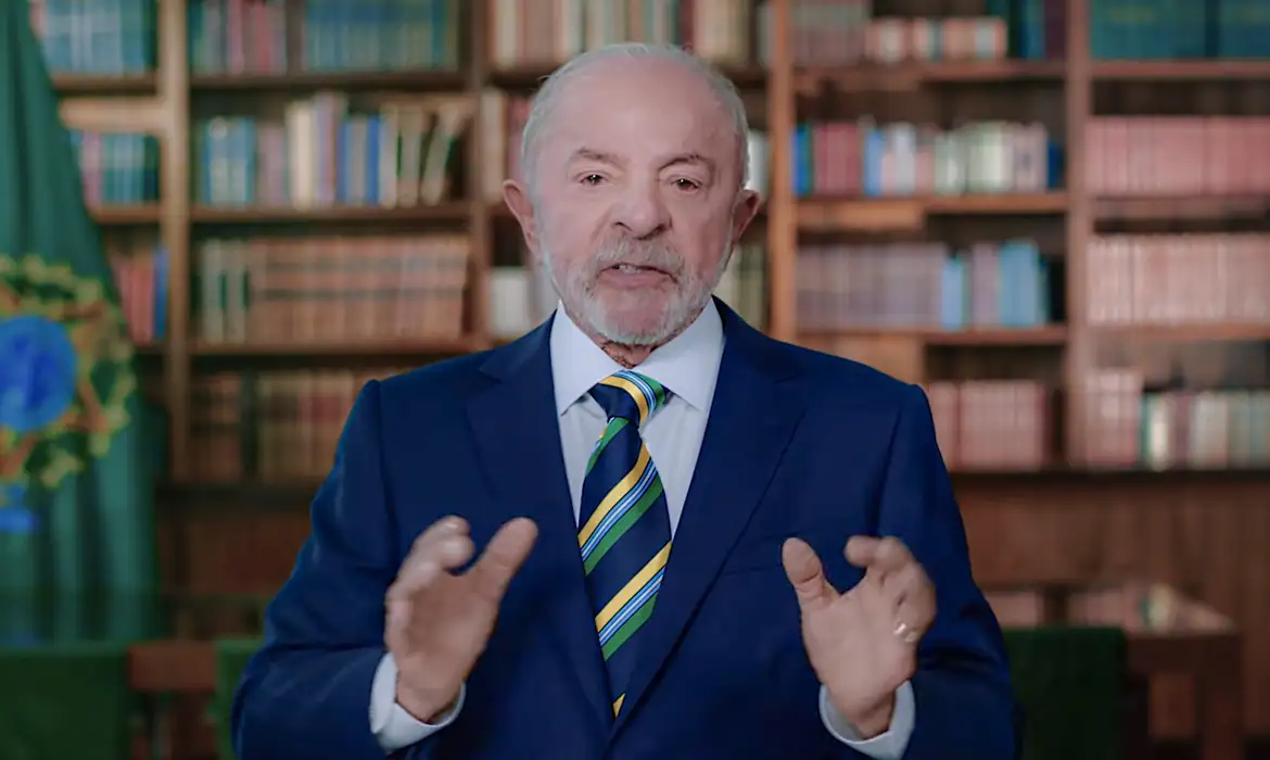 Imagem de Lula usa Alvorada em live eleitoral e aliados de Flávio avaliam recorrer ao TSE