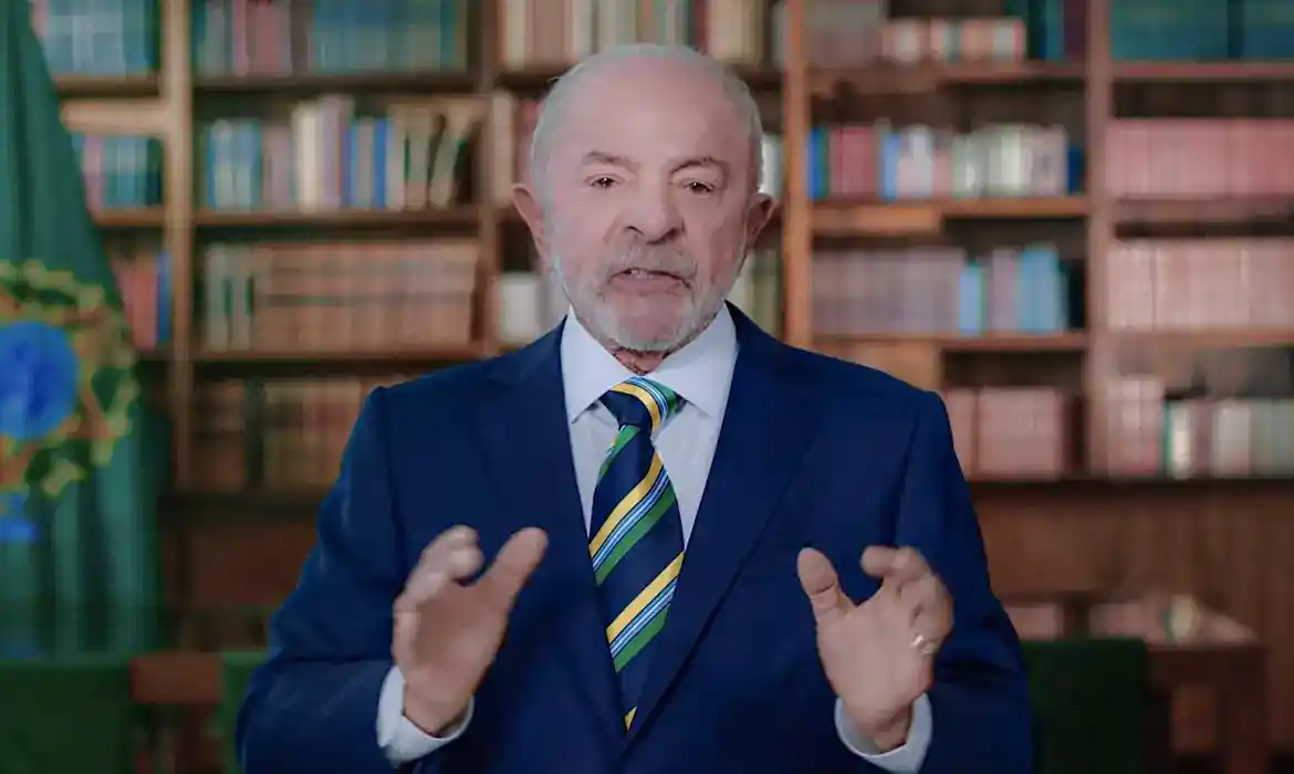 Imagem de Lula usa Alvorada em live eleitoral e aliados de Flávio avaliam recorrer ao TSE
