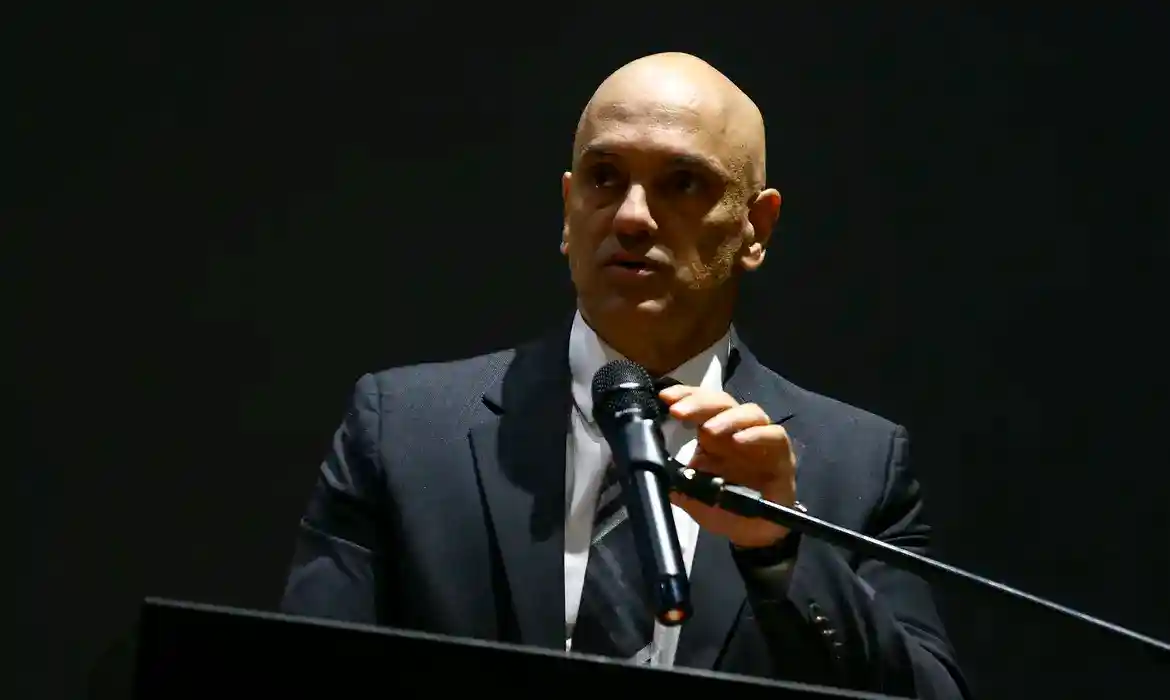 Imagem de Moraes confronta a Câmara, anula votação e impõe cassação de Zambelli