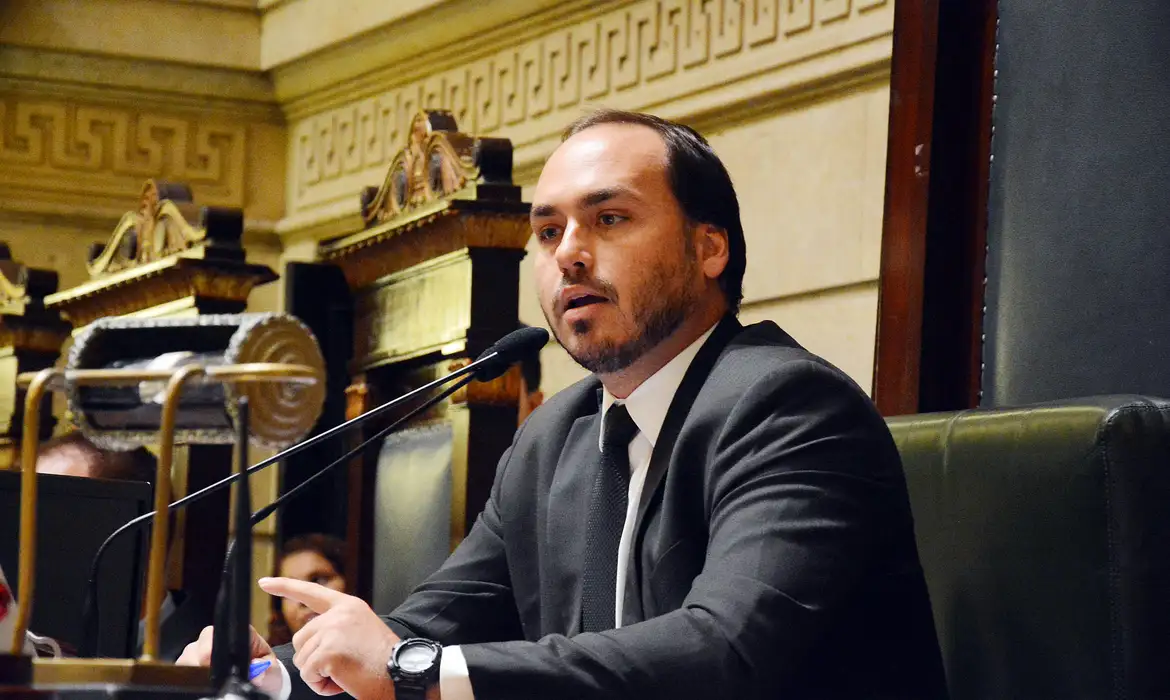 Imagem de Justiça determina remoção de publicações sobre paternidade de Carlos Bolsonaro