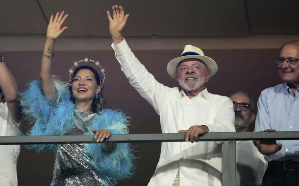 Imagem de Lula ignora críticas e celebra desfile na Sapucaí como “noite inesquecível”