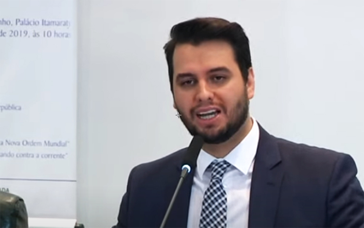 Imagem de Moraes mantém Filipe Martins preso em Ponta Grossa e rejeita retorno a Curitiba