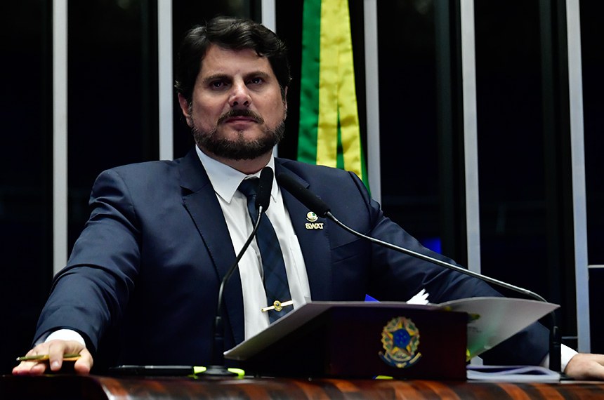 Imagem de Moraes manda Alcolumbre cortar salário de Do Val