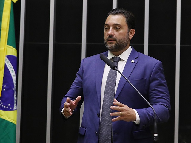 Imagem de Deputado usa verba da Câmara para alugar salas de familiar