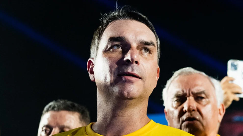 Imagem de Flávio Bolsonaro pede ao STF inclusão de nova fala de Lula em notícia-crime