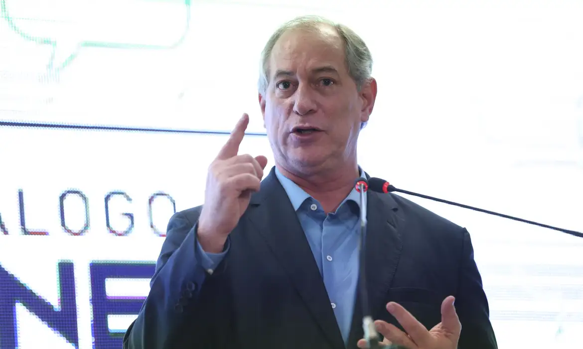 Imagem de Com aval de Bolsonaro, PL avalia apoiar Ciro Gomes ao governo do Ceará em 2026