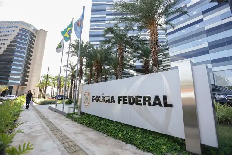 Imagem de PF investiga desvio de R$ 54,6 milhões e cumpre mandado no gabinete de deputado do Ceará