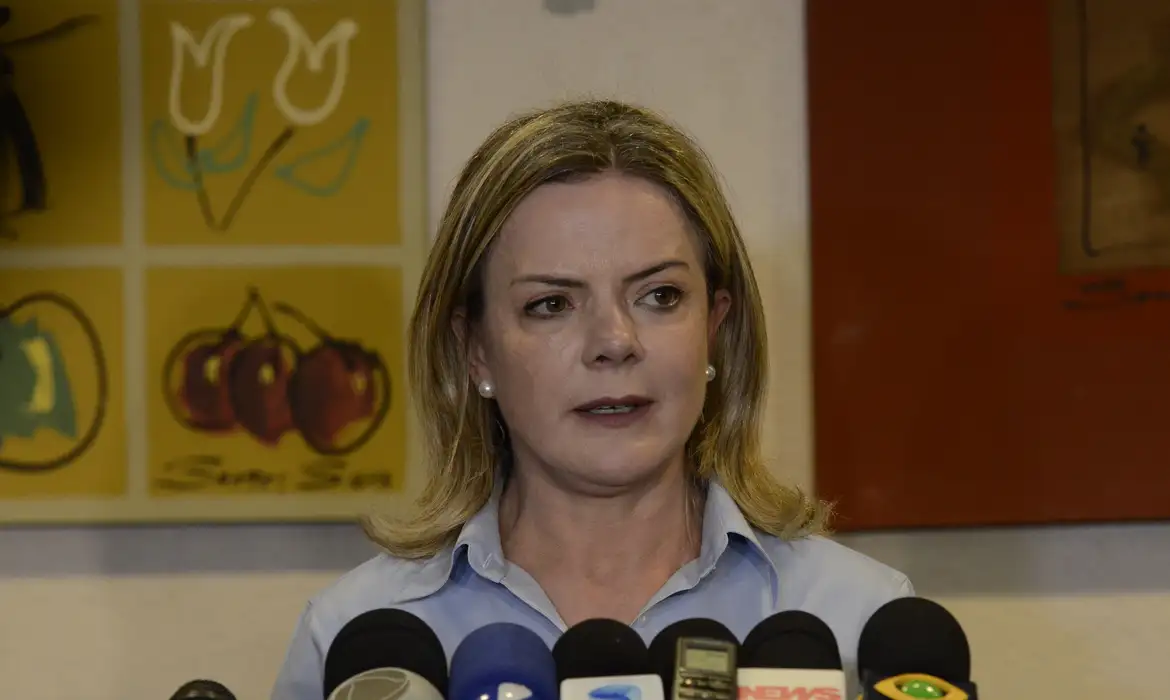 Imagem de Gleisi Hoffmann apoia proposta de Flávio Dino para reforma do Judiciário