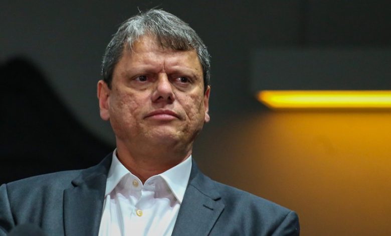 Imagem de PT aciona STF contra Tarcísio e pede apreensão de passaporte