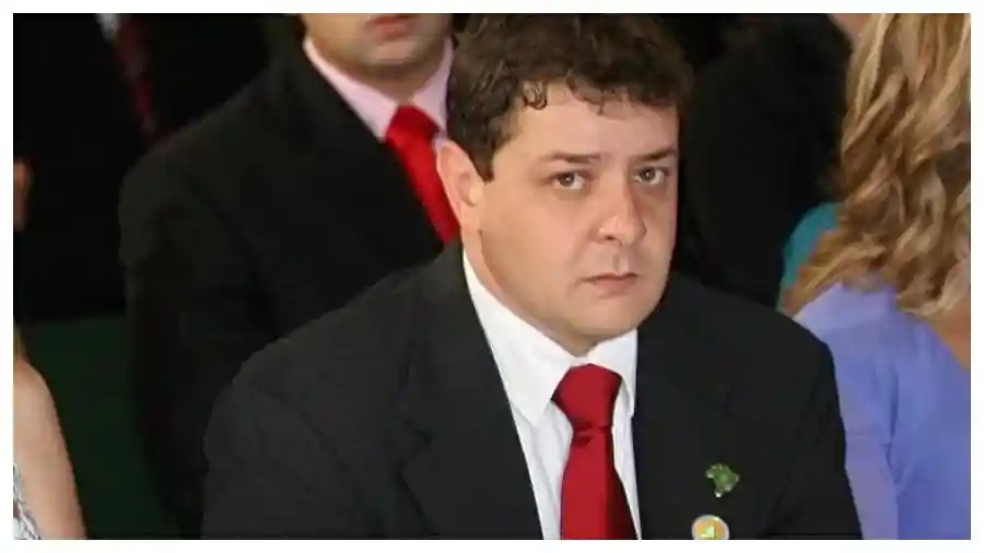 Imagem de Lulinha volta a ser alvo da PF duas décadas após investigação da CPI dos Correios