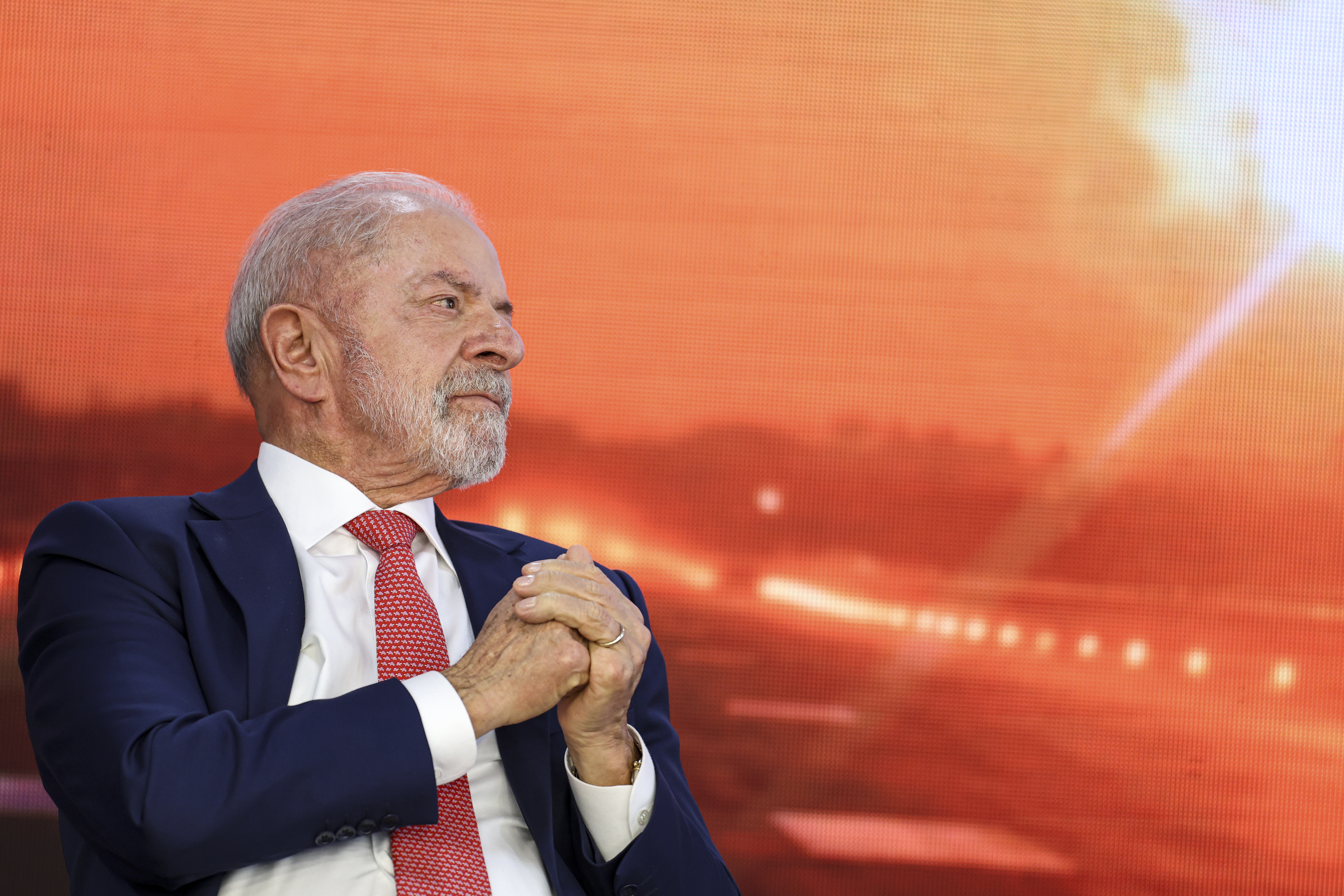 Imagem de Pesquisas preocupam Lula, que aposta em escala 6x1 e isenção do IR