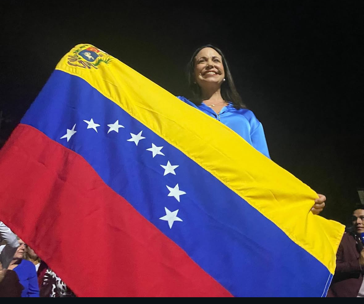 Imagem de María Corina Machado convoca servidores e militares: “A hora decisiva é iminente na Venezuela”