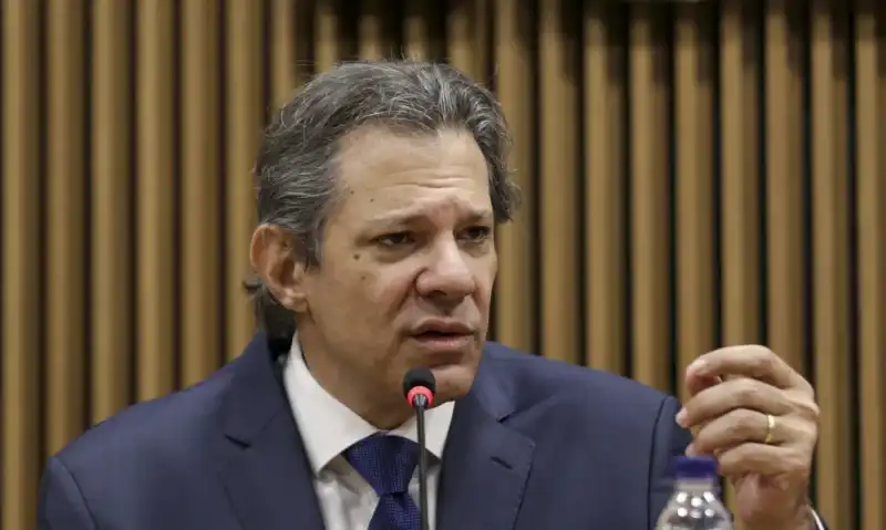 Imagem de Haddad tenta mais uma vez amenizar crise com EUA após sanção a Moraes e tarifaço contra produtos brasileiros
