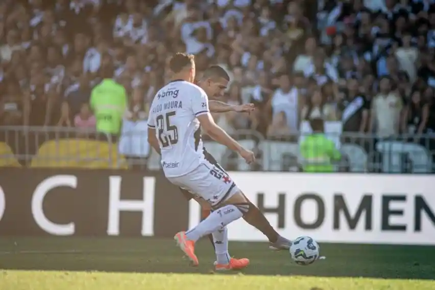 Imagem de Vitória é derrotado pelo Vasco da Gama por 4 a 3