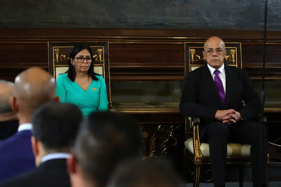 Imagem de Governo interino da Venezuela sinaliza aproximação com os EUA após queda de Maduro