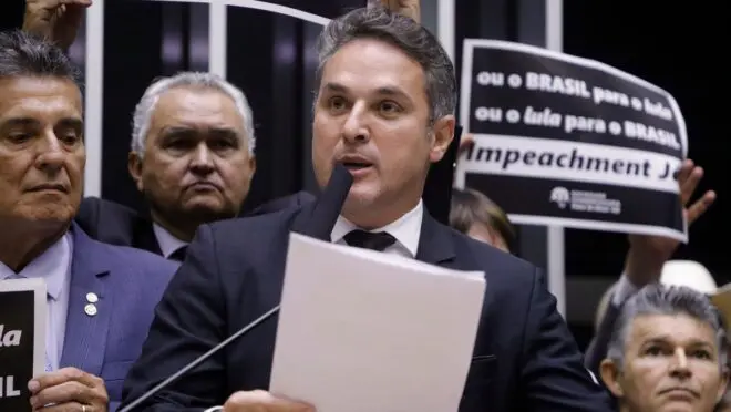 Imagem de Oposição garante votação da PEC do Fim do Foro e prepara dossiê contra Moraes