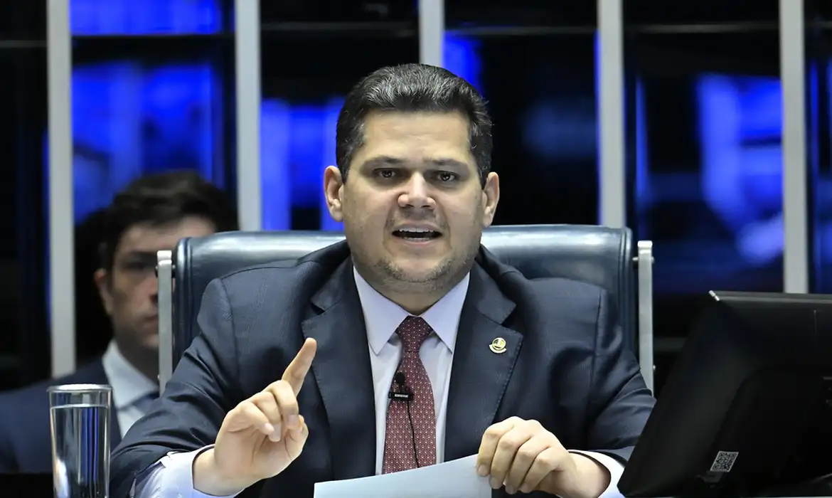 Imagem de Alcolumbre sinaliza apoio a mudança defendida pelo PL na PEC 6×1