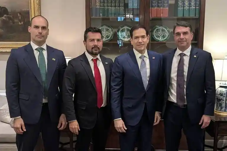 Imagem de Imprensa internacional relaciona decisão dos EUA sobre PCC e CV à atuação de Flávio Bolsonaro