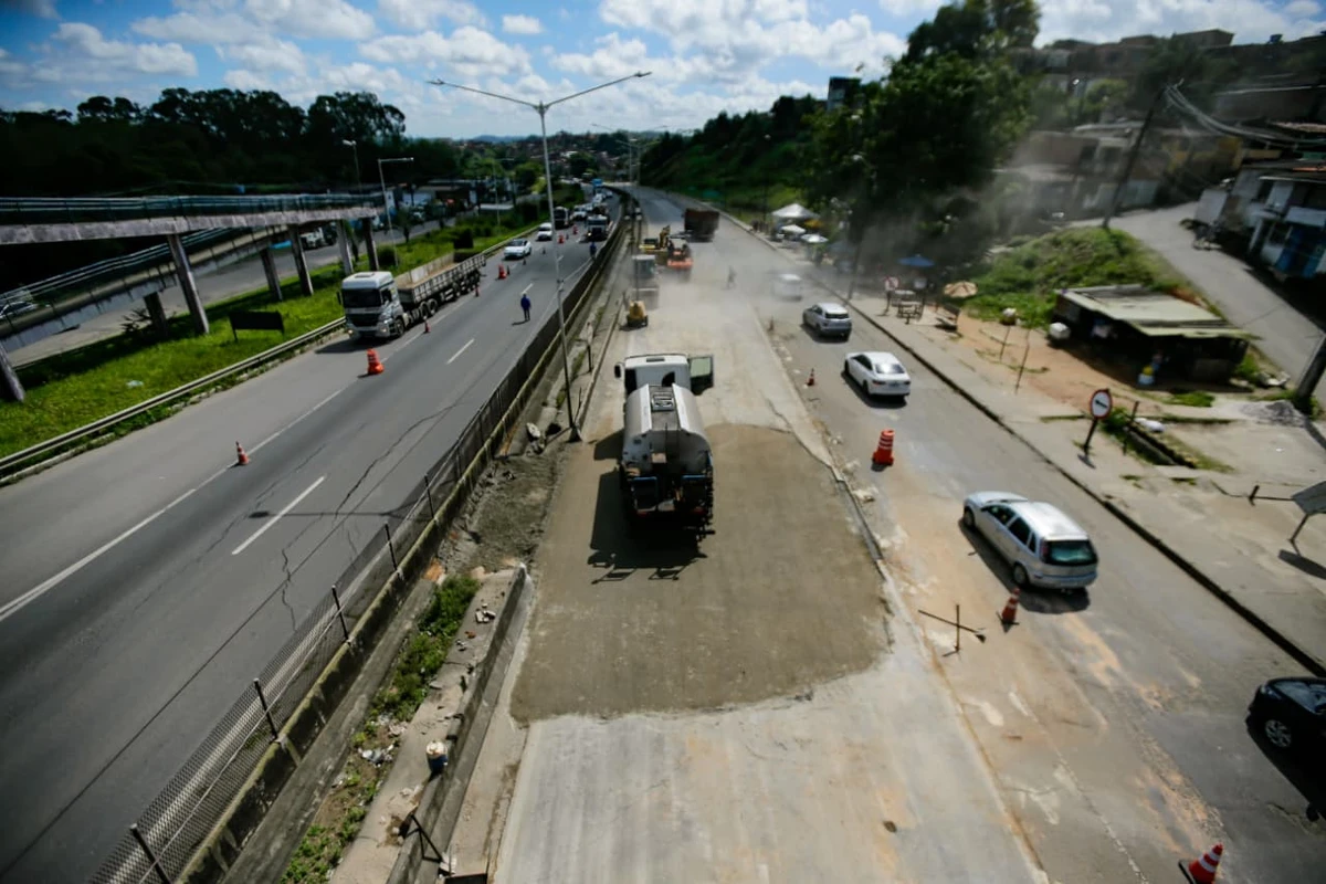 Imagem de BR-324 tem nova interdição parcial após afundamento voltar a surgir em trecho de Simões Filho