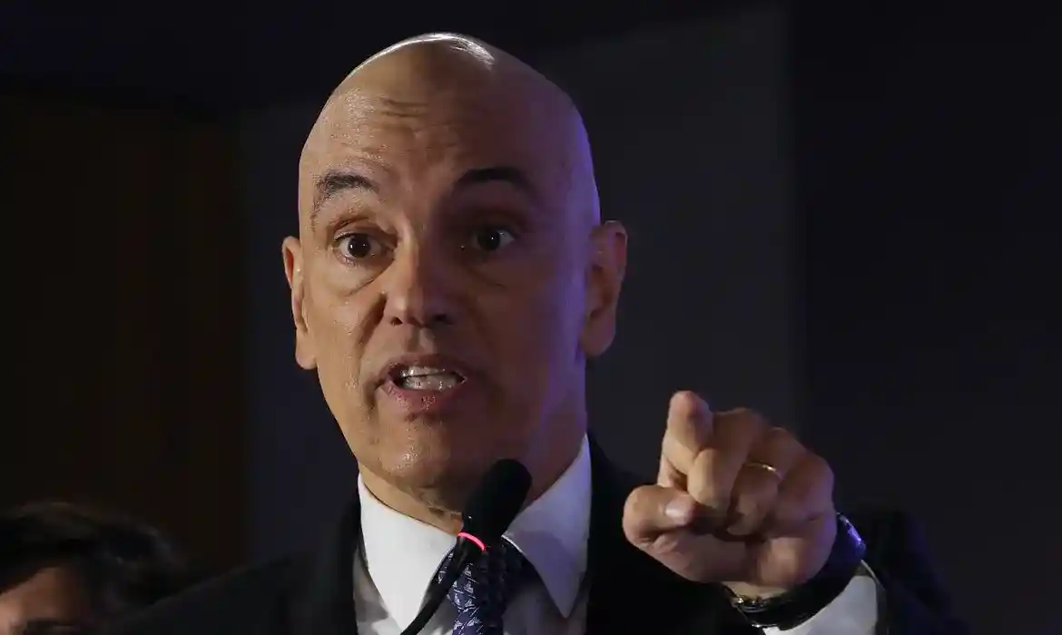 Imagem de Moraes autoriza visitas de aliados a Bolsonaro em prisão domiciliar