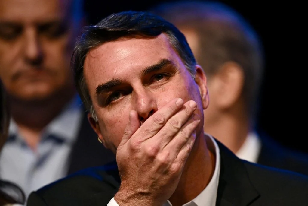 Imagem de Flávio Bolsonaro relata tentativa de filiação ao PT após caso envolvendo o Missão