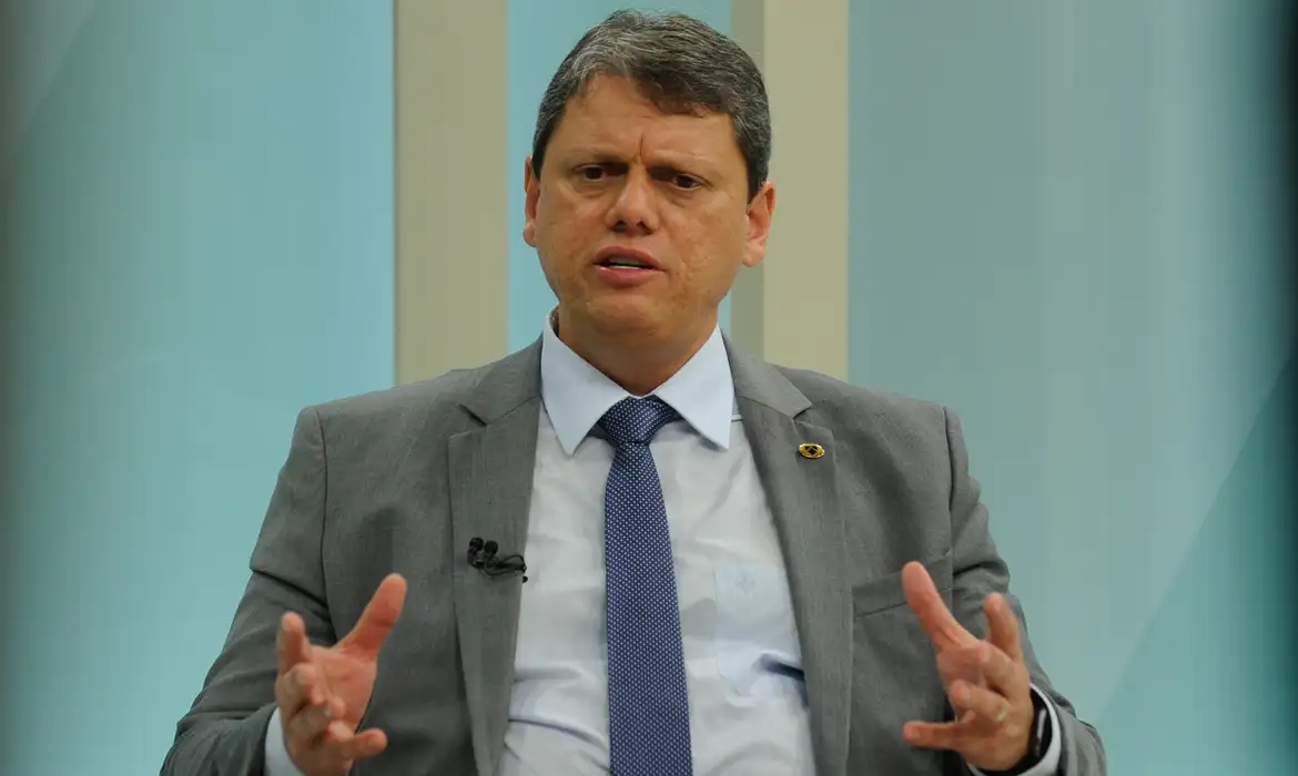 Imagem de Flávio Bolsonaro reforça apoio de Tarcísio e diz que só desiste da candidatura “com justiça para Bolsonaro e milhões de brasileiros”