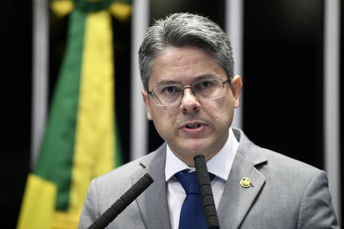 Imagem de Relator da CPI critica Lula por “criminalizar” ação da polícia no Rio